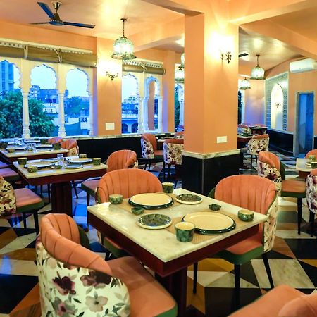Dev Mahal - A Boutique Heritage Hotel ジャイプール エクステリア 写真