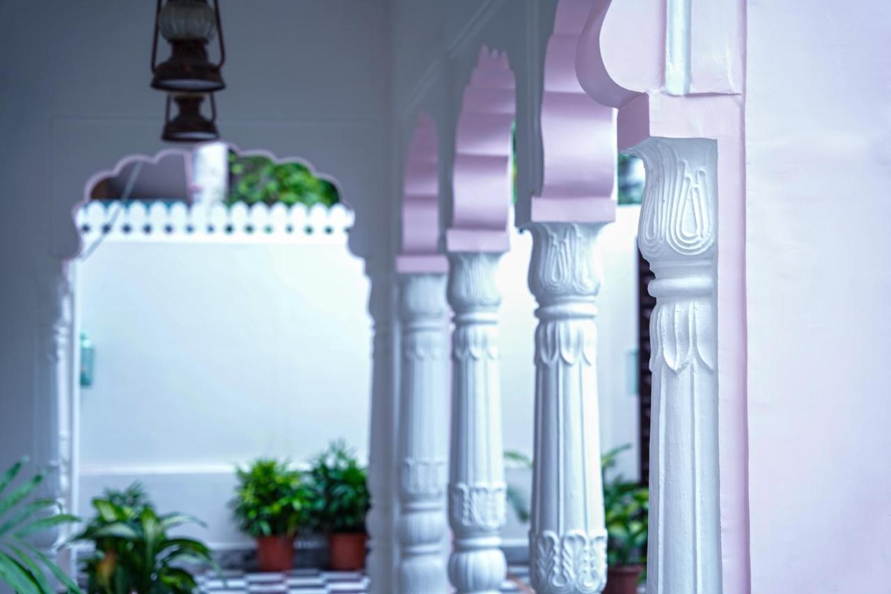 Dev Mahal - A Boutique Heritage Hotel ジャイプール エクステリア 写真
