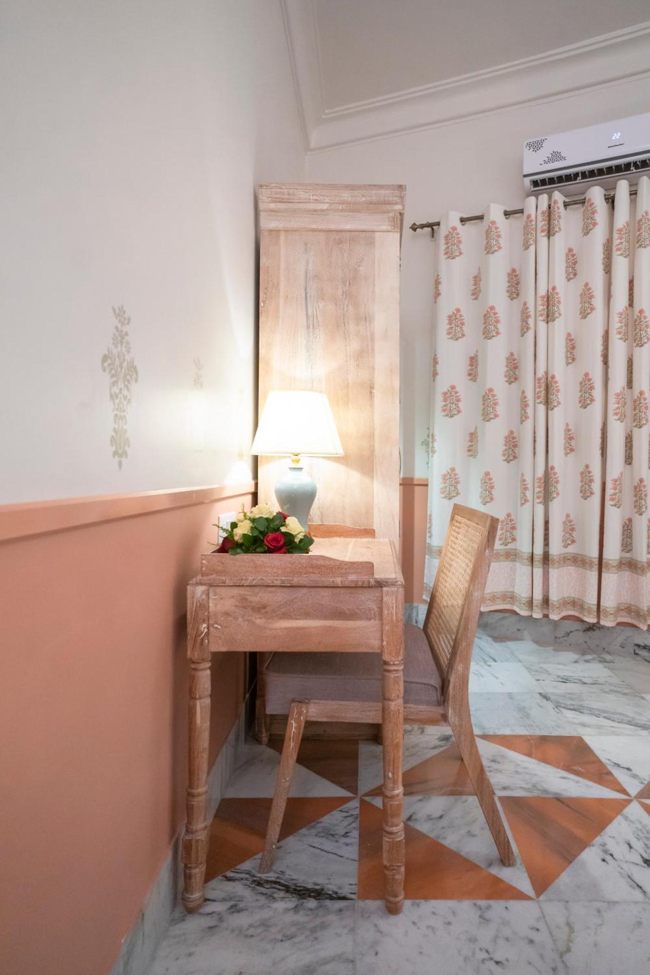 Dev Mahal - A Boutique Heritage Hotel ジャイプール エクステリア 写真
