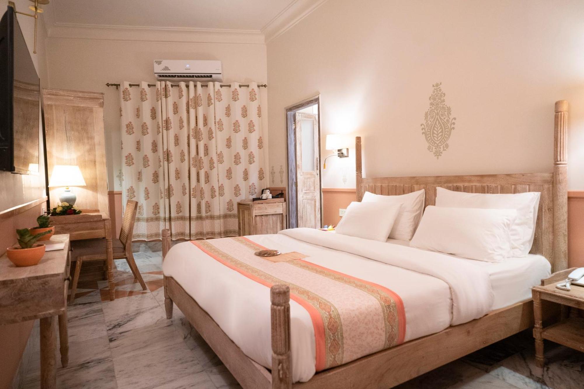Dev Mahal - A Boutique Heritage Hotel ジャイプール エクステリア 写真