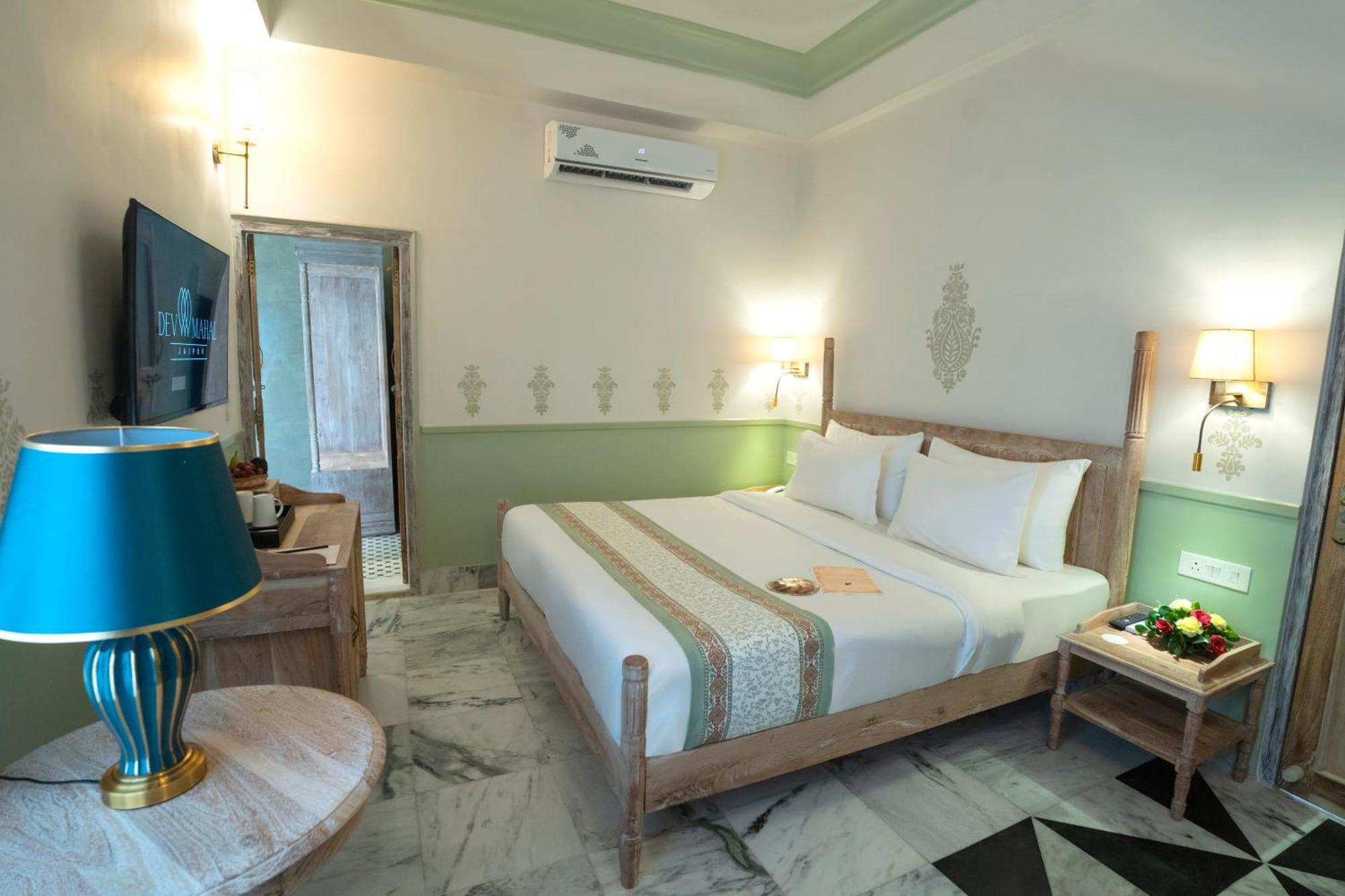 Dev Mahal - A Boutique Heritage Hotel ジャイプール エクステリア 写真