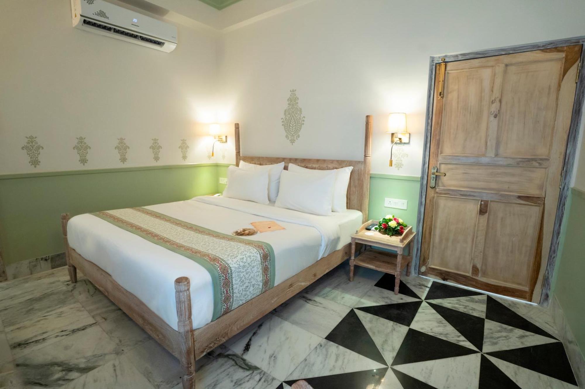 Dev Mahal - A Boutique Heritage Hotel ジャイプール エクステリア 写真