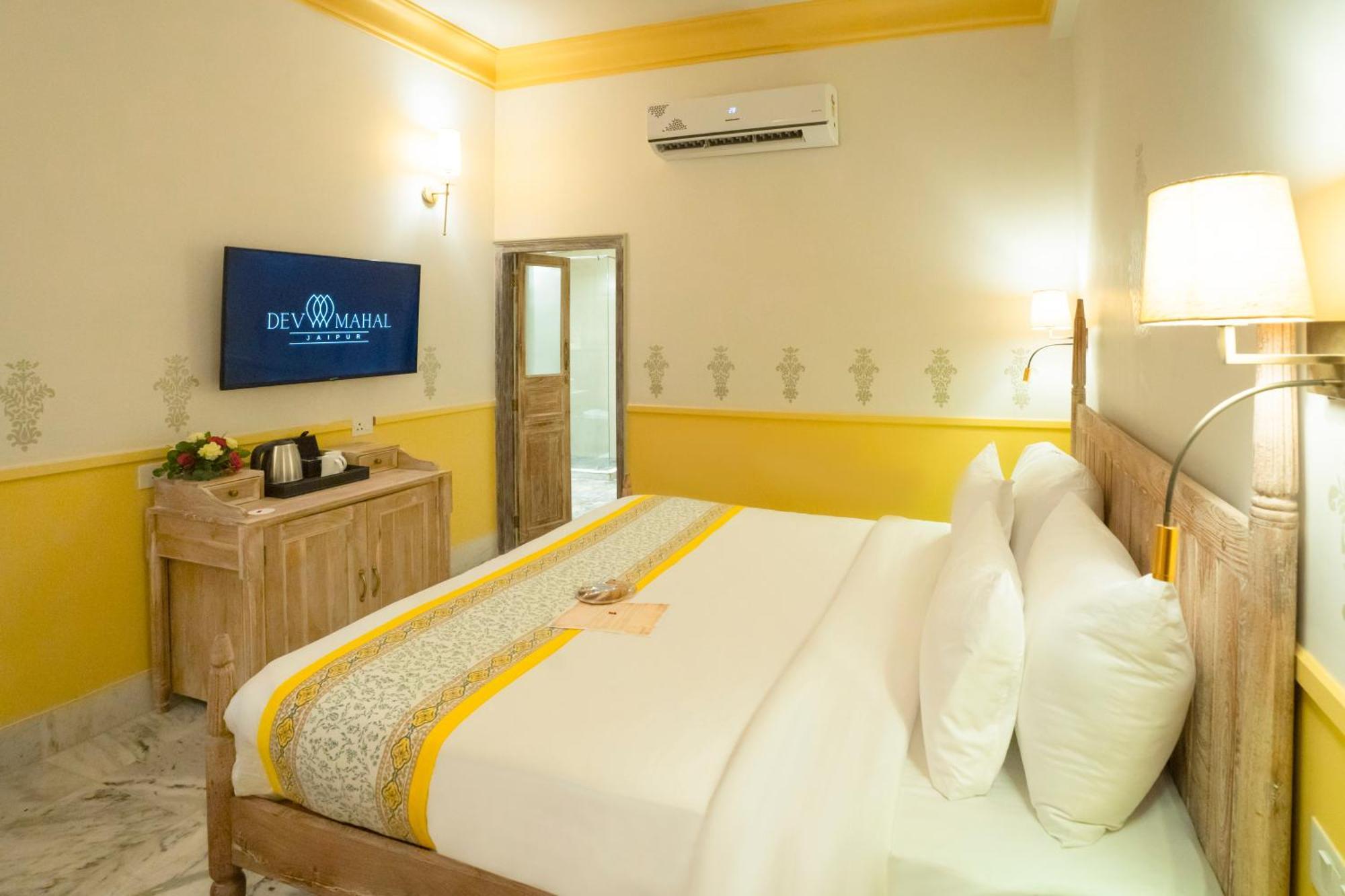 Dev Mahal - A Boutique Heritage Hotel ジャイプール エクステリア 写真