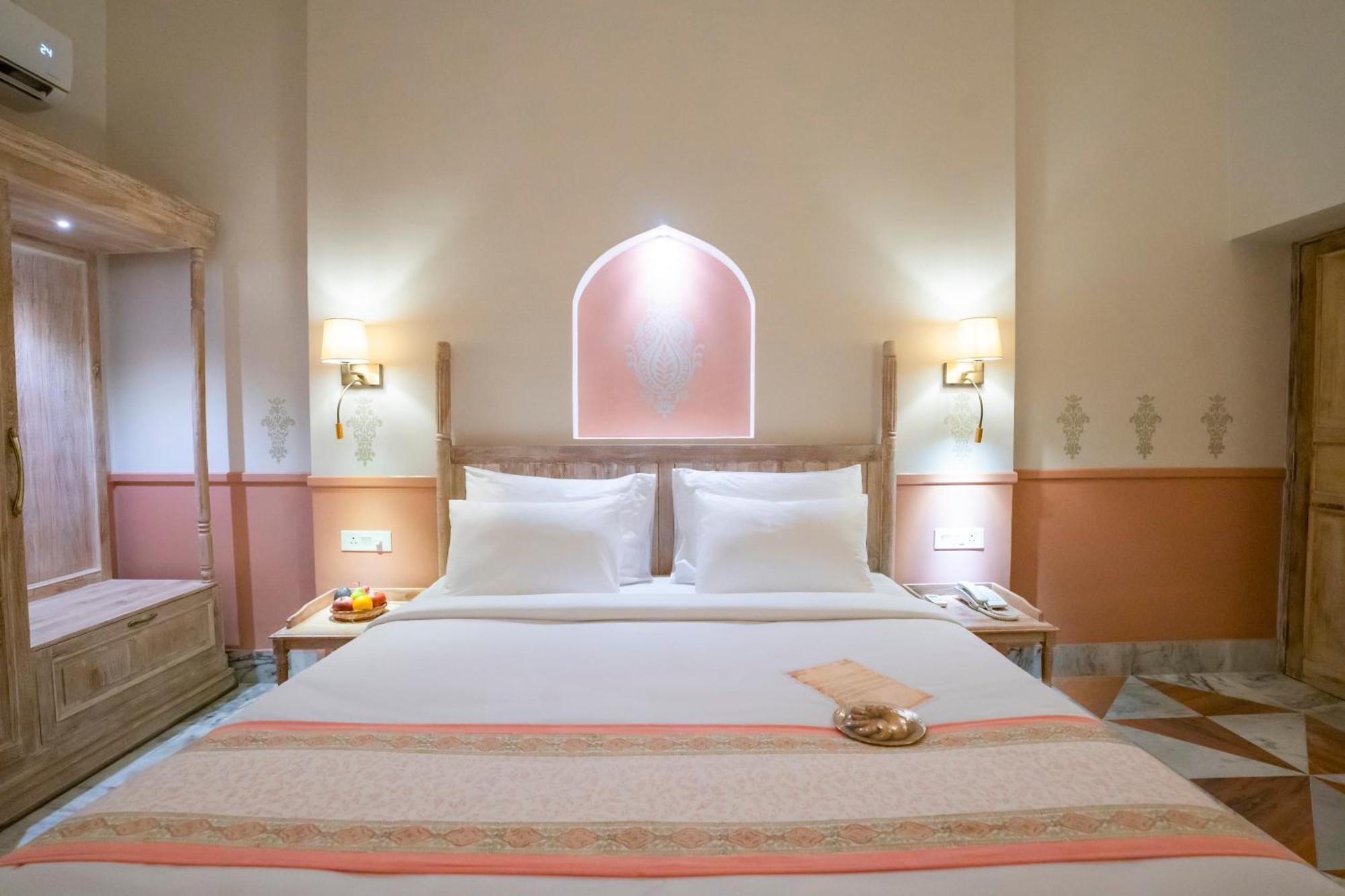Dev Mahal - A Boutique Heritage Hotel ジャイプール エクステリア 写真