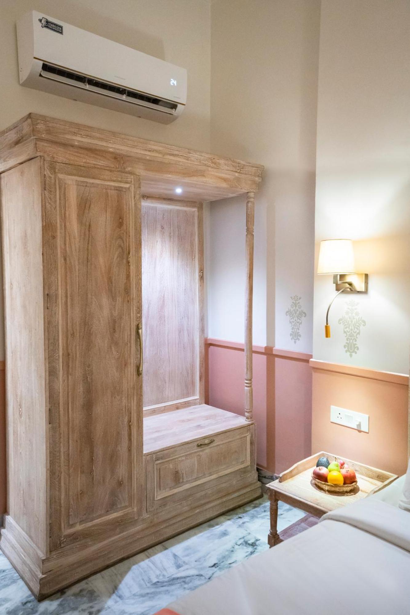Dev Mahal - A Boutique Heritage Hotel ジャイプール エクステリア 写真