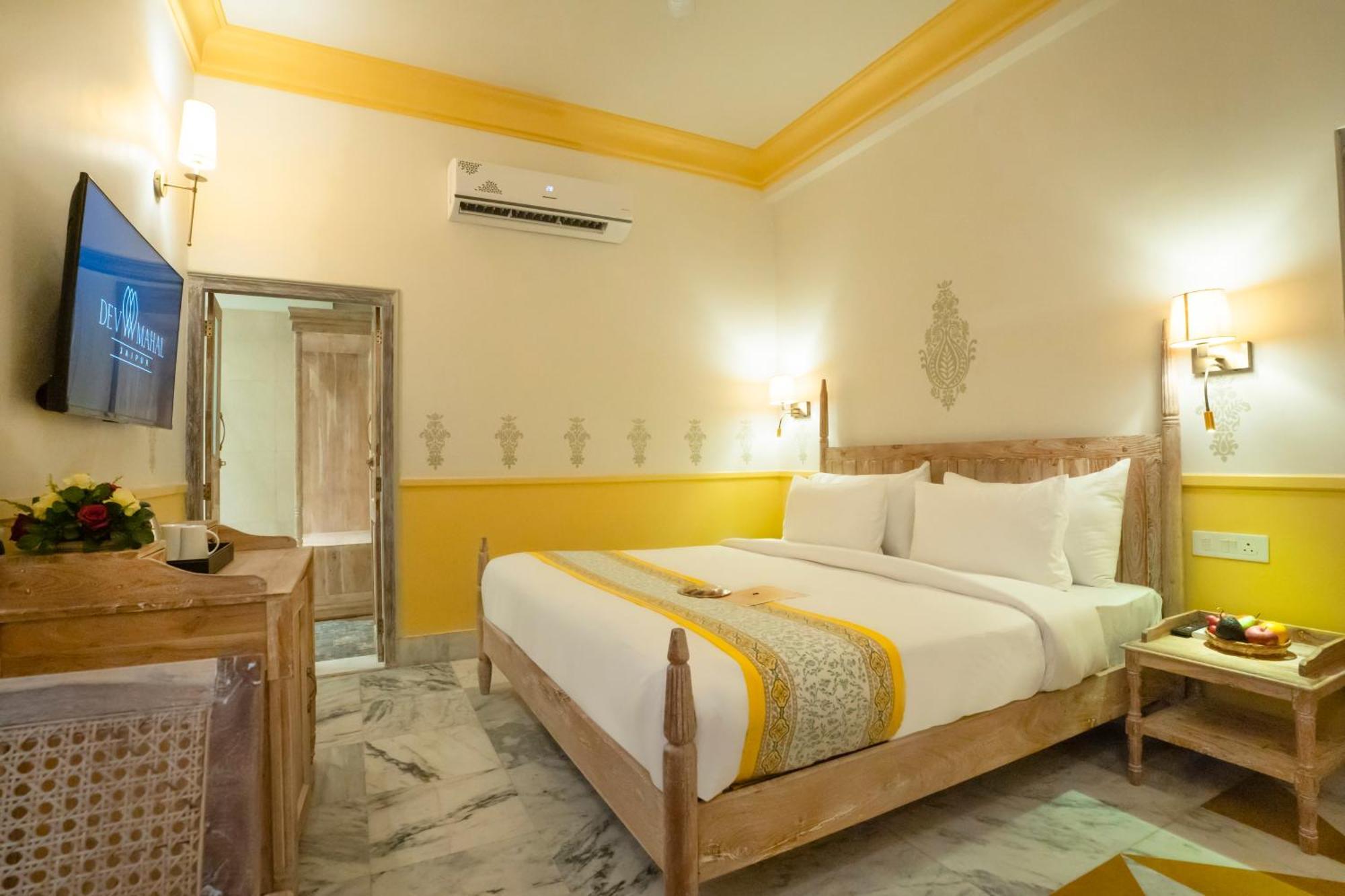 Dev Mahal - A Boutique Heritage Hotel ジャイプール エクステリア 写真