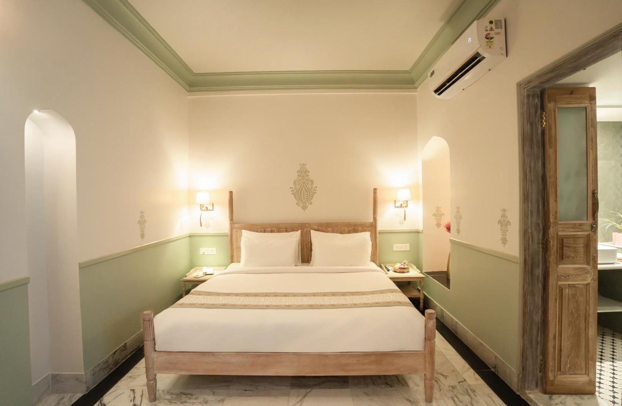 Dev Mahal - A Boutique Heritage Hotel ジャイプール エクステリア 写真