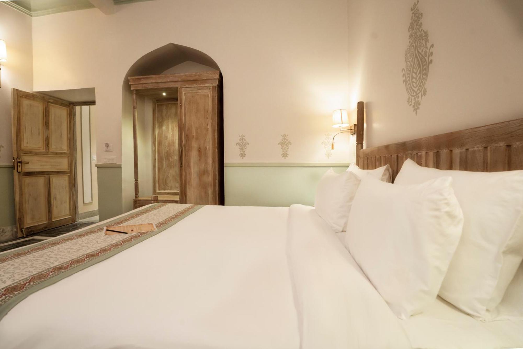 Dev Mahal - A Boutique Heritage Hotel ジャイプール エクステリア 写真