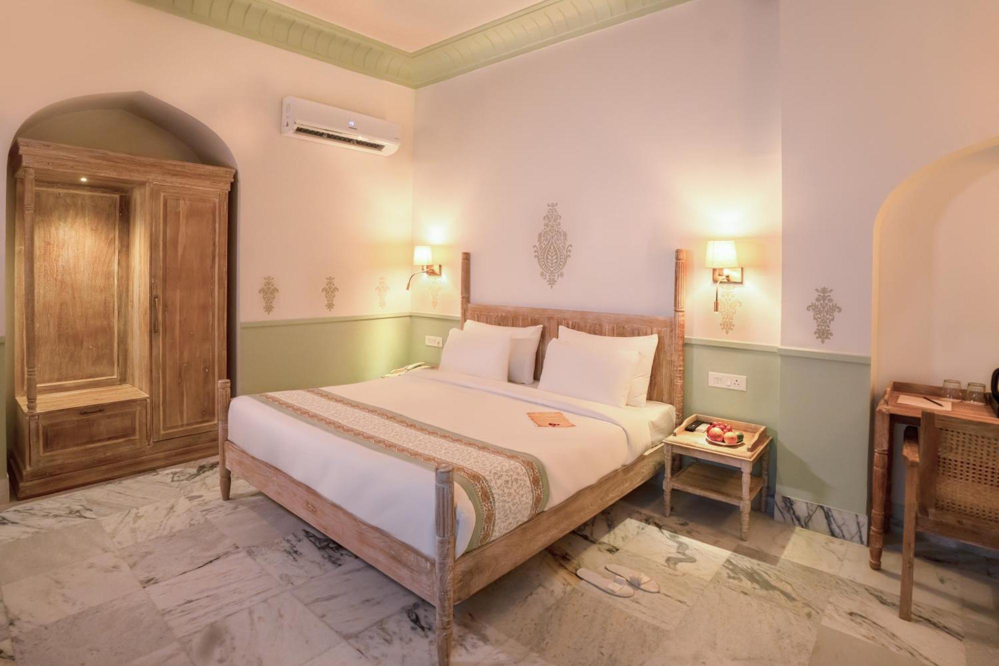 Dev Mahal - A Boutique Heritage Hotel ジャイプール エクステリア 写真