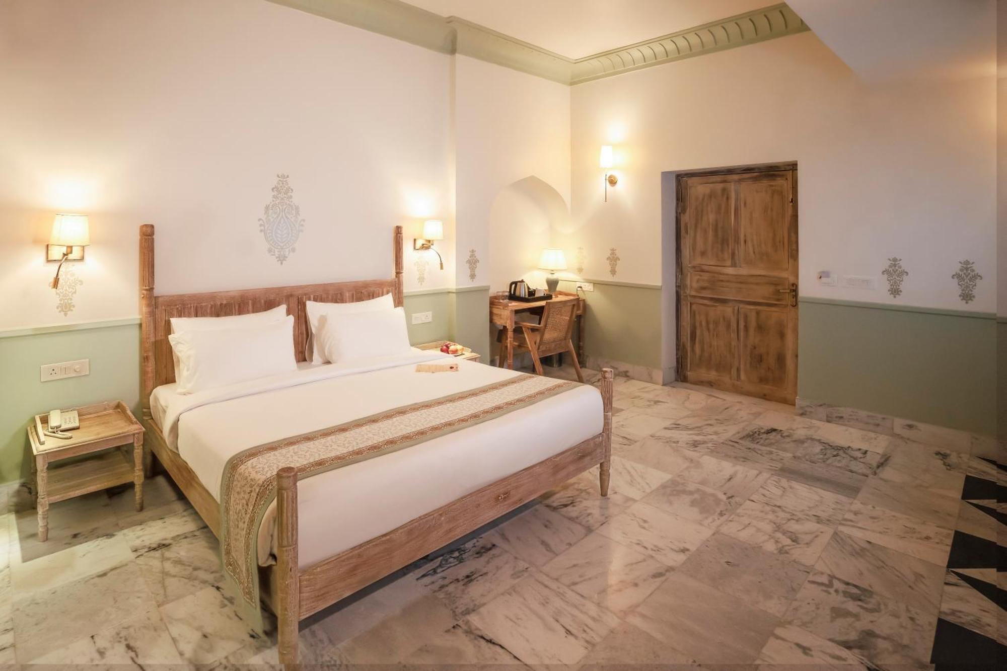 Dev Mahal - A Boutique Heritage Hotel ジャイプール エクステリア 写真