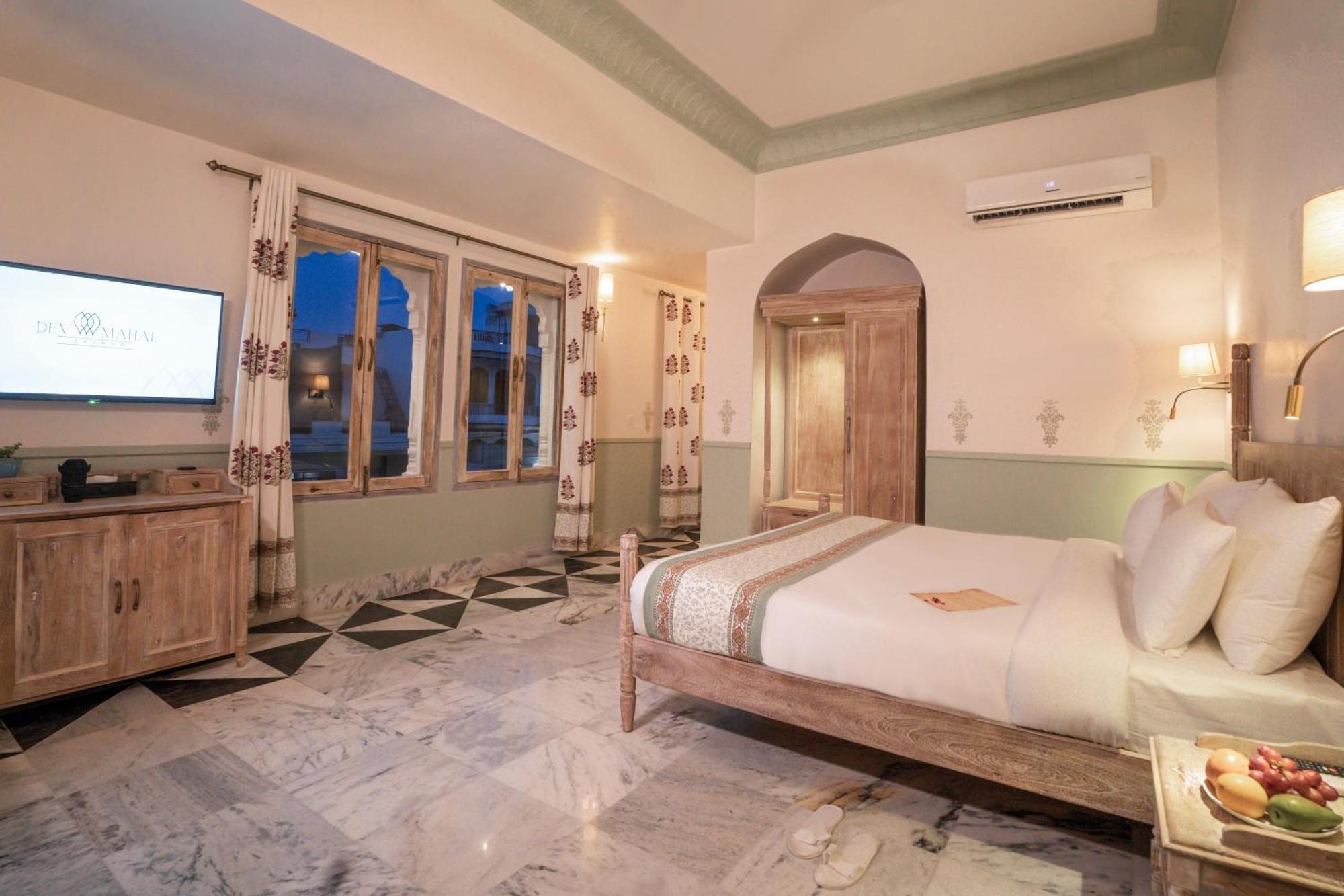 Dev Mahal - A Boutique Heritage Hotel ジャイプール エクステリア 写真
