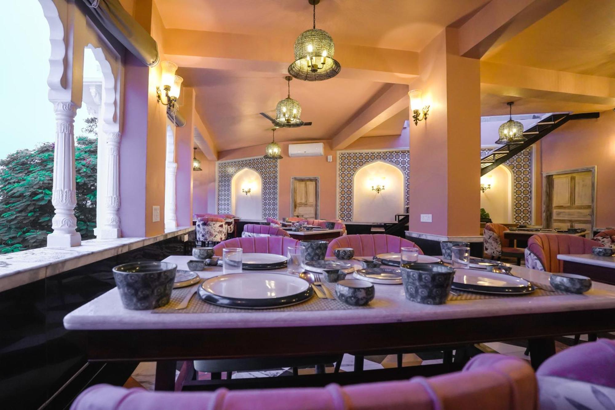 Dev Mahal - A Boutique Heritage Hotel ジャイプール エクステリア 写真