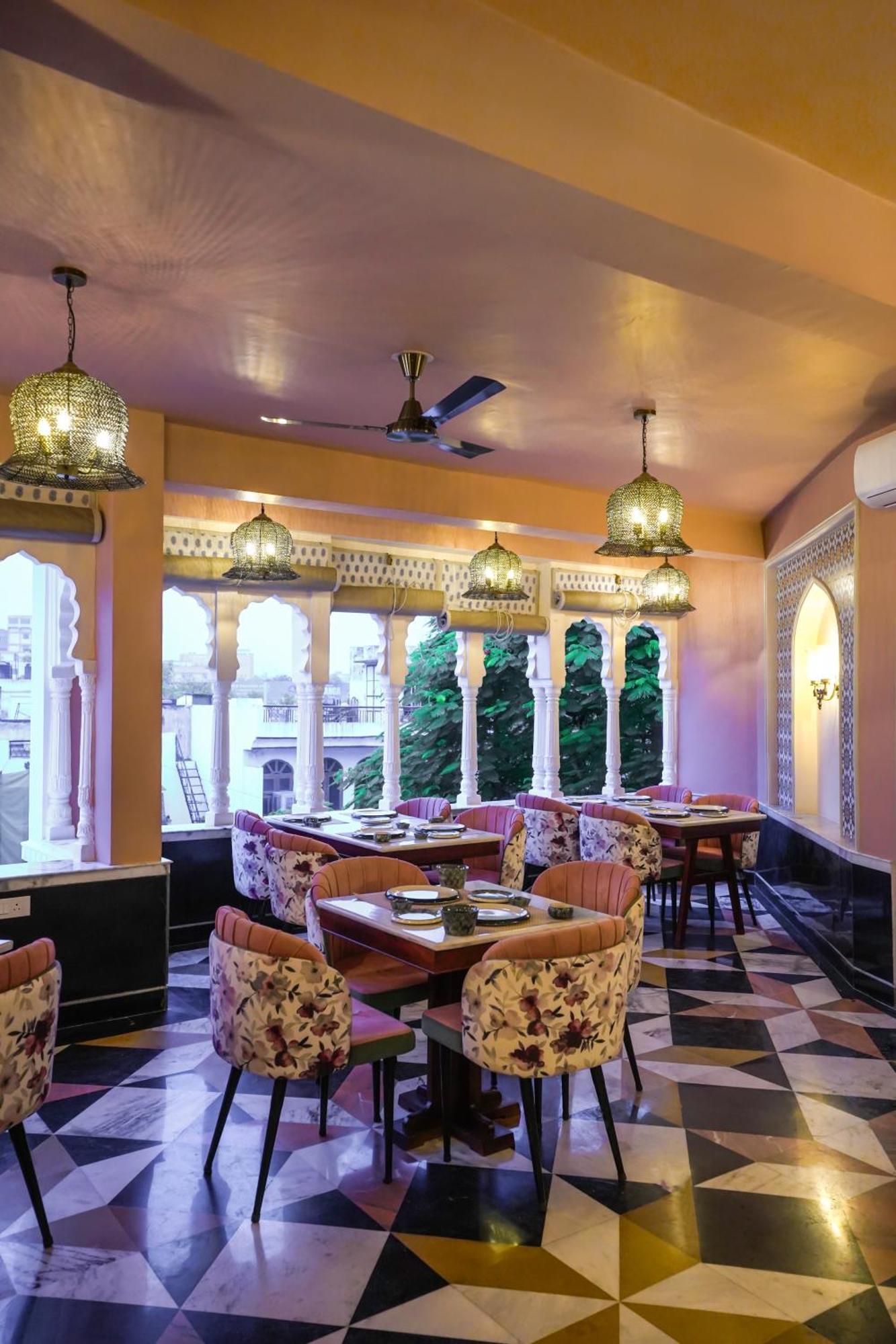 Dev Mahal - A Boutique Heritage Hotel ジャイプール エクステリア 写真