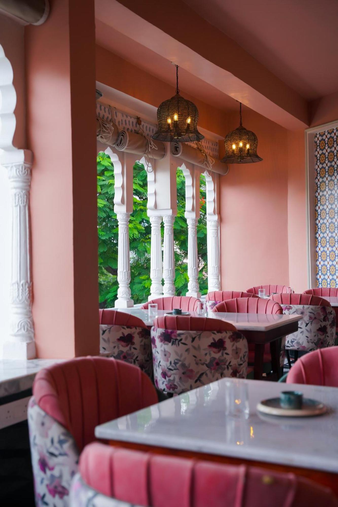 Dev Mahal - A Boutique Heritage Hotel ジャイプール エクステリア 写真