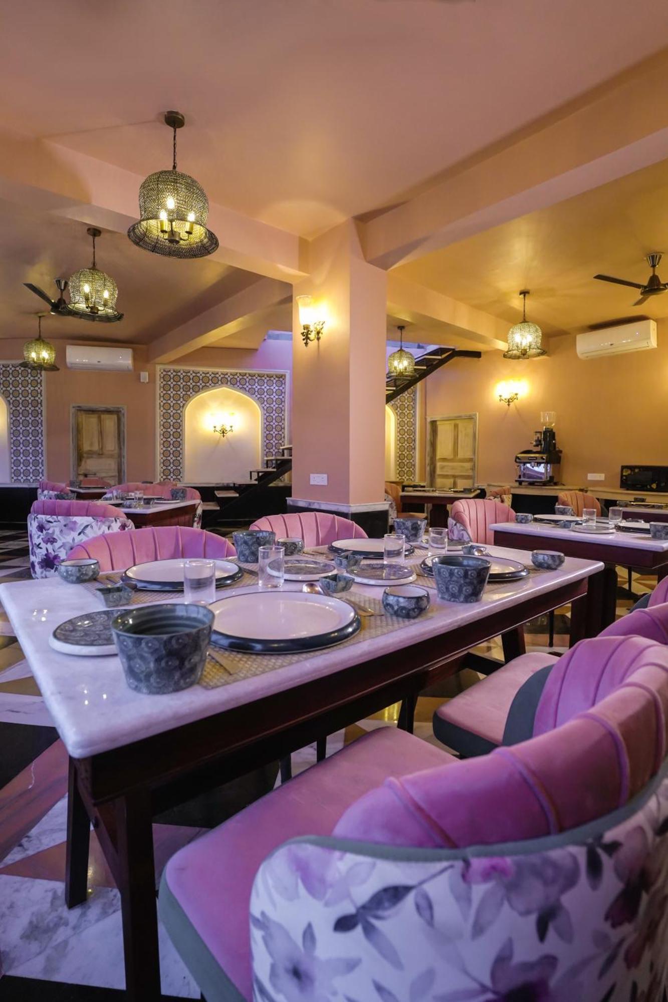 Dev Mahal - A Boutique Heritage Hotel ジャイプール エクステリア 写真