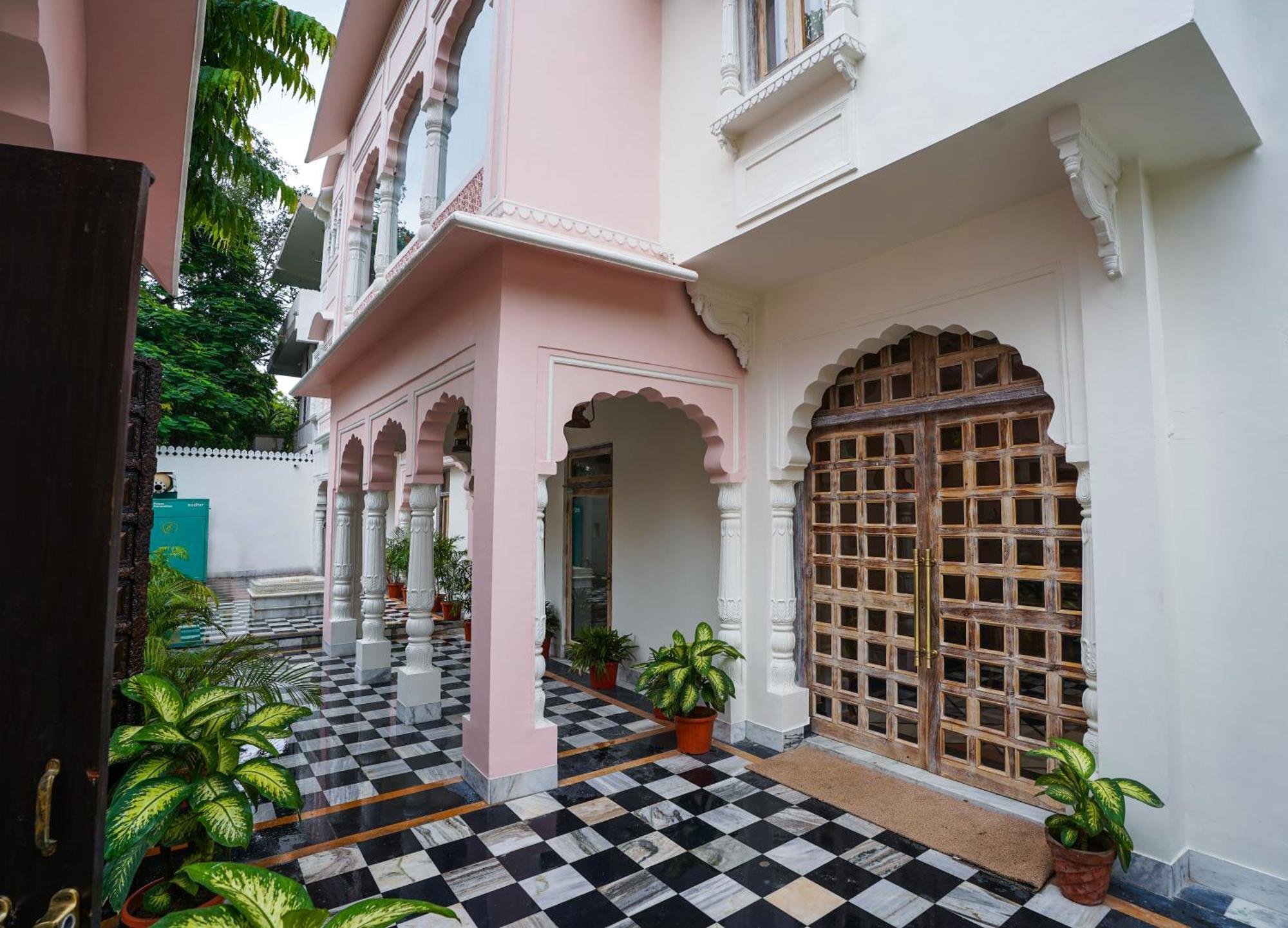 Dev Mahal - A Boutique Heritage Hotel ジャイプール エクステリア 写真