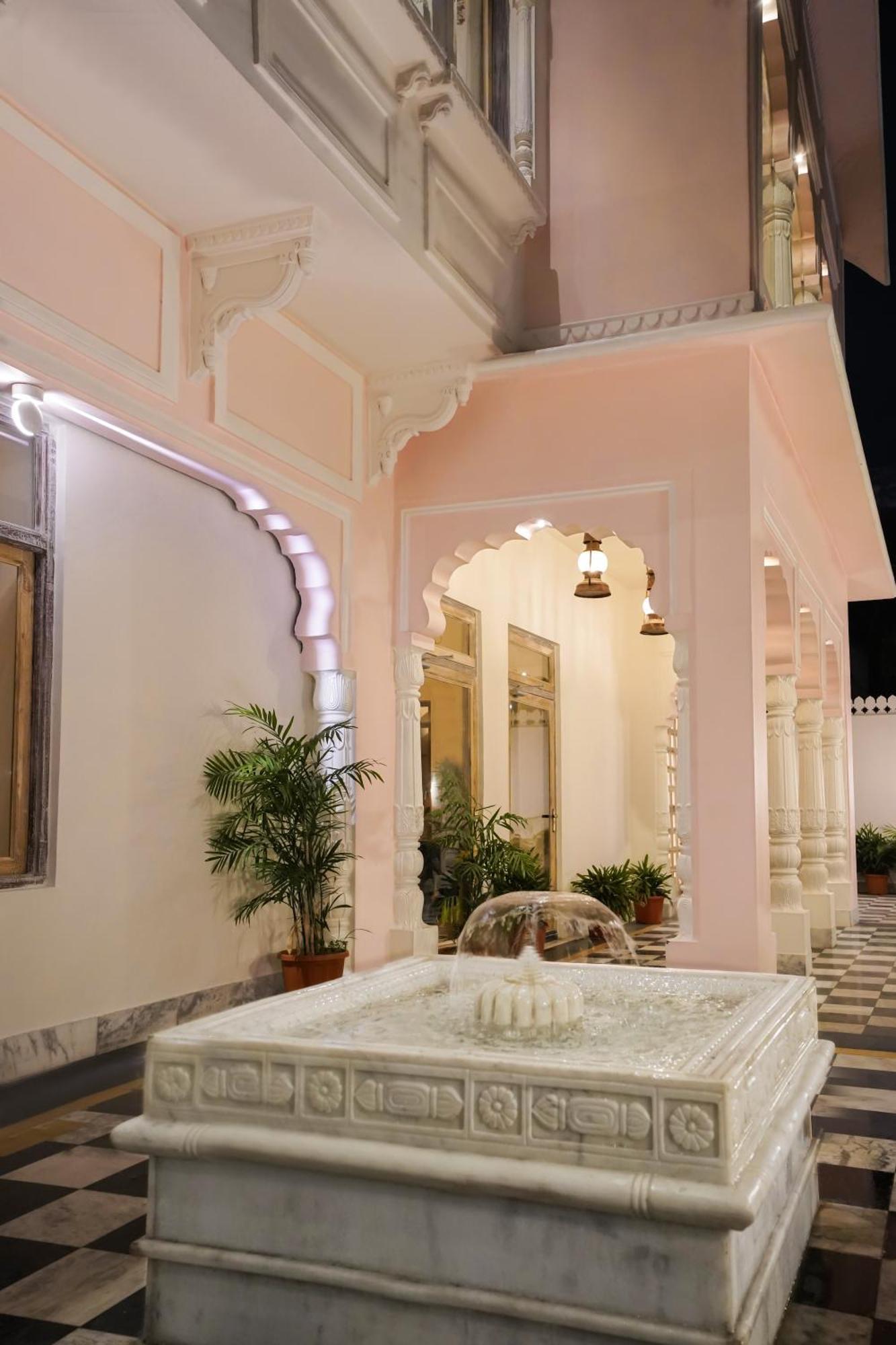 Dev Mahal - A Boutique Heritage Hotel ジャイプール エクステリア 写真