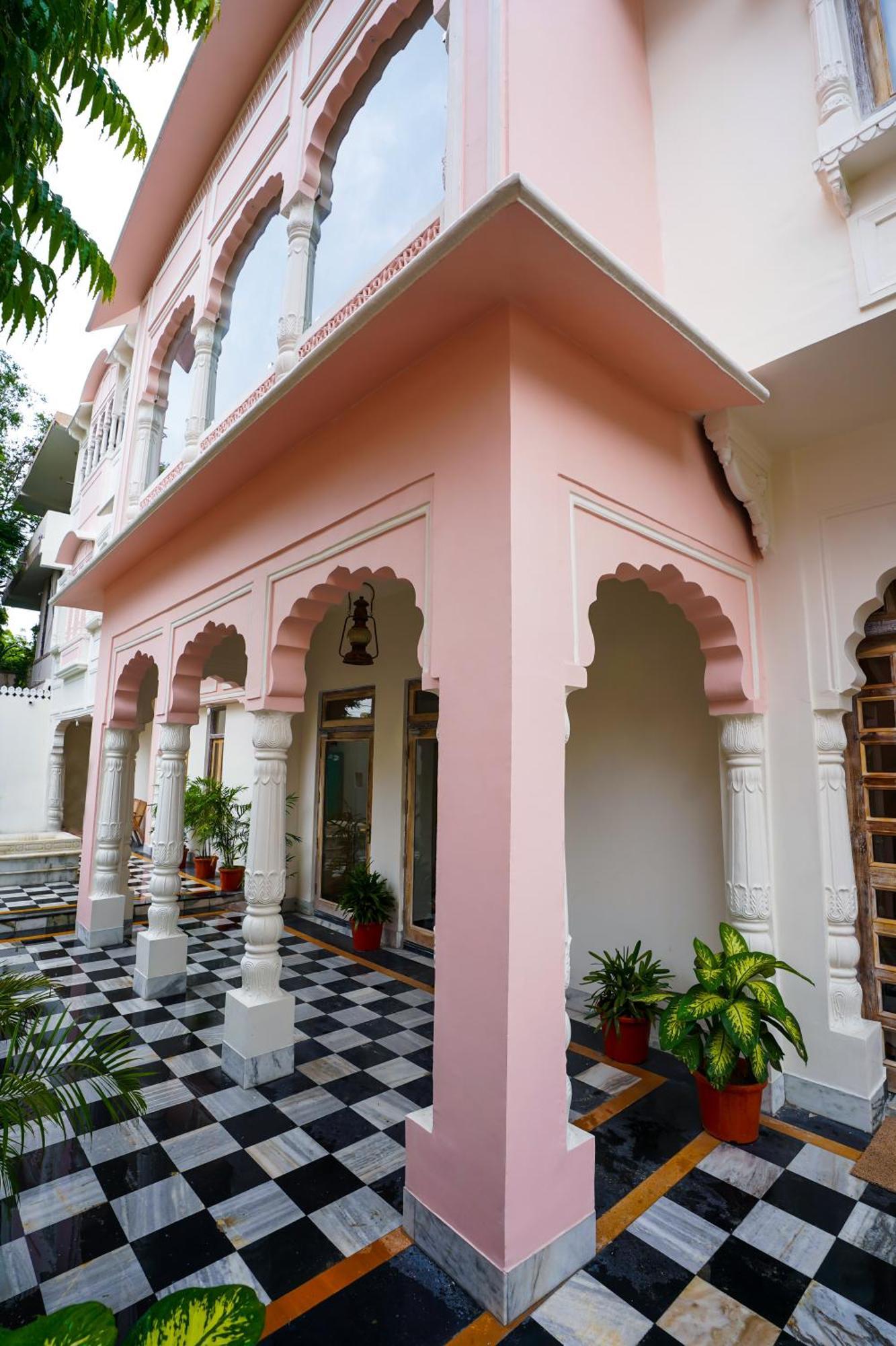 Dev Mahal - A Boutique Heritage Hotel ジャイプール エクステリア 写真