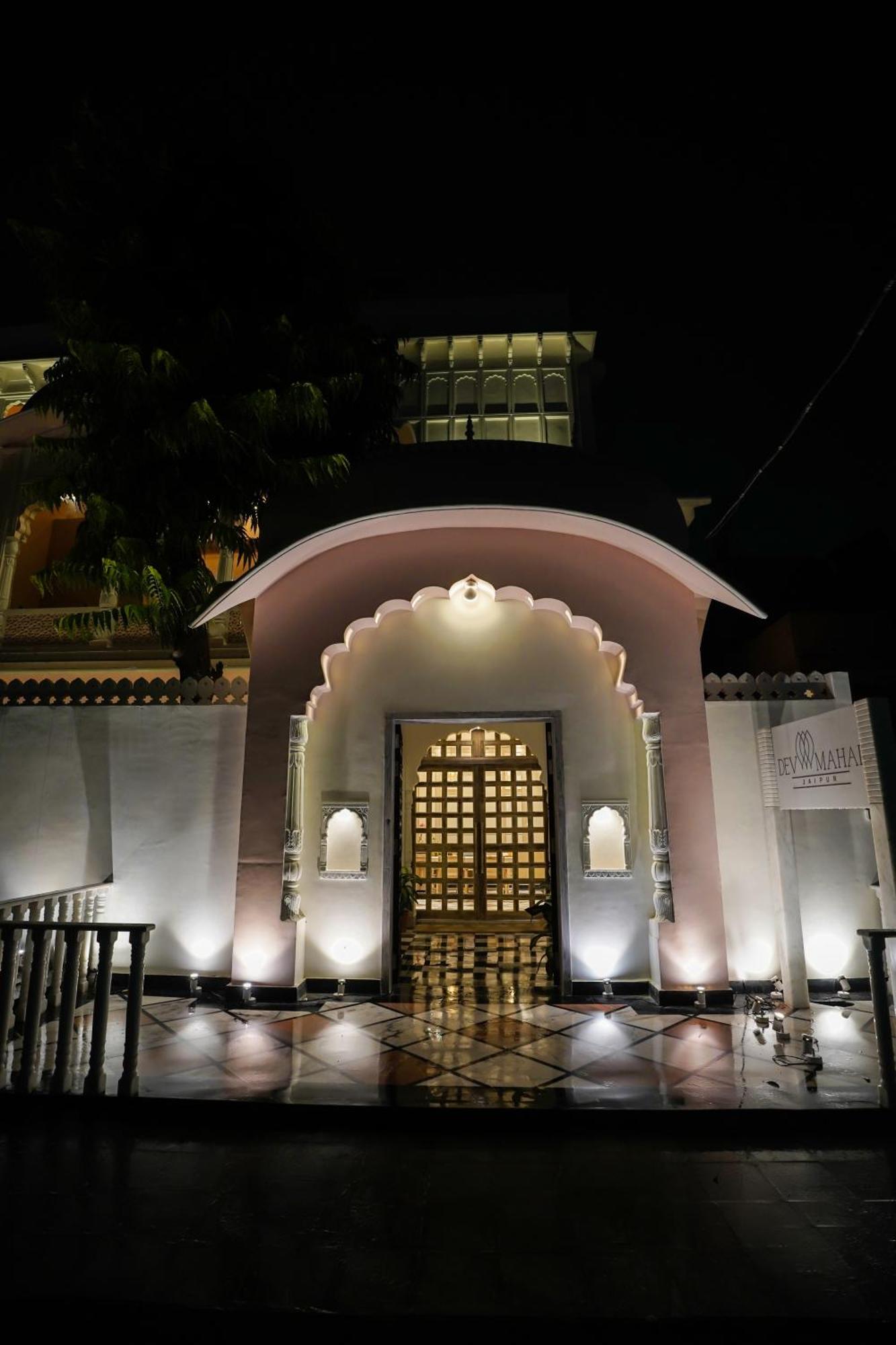 Dev Mahal - A Boutique Heritage Hotel ジャイプール エクステリア 写真