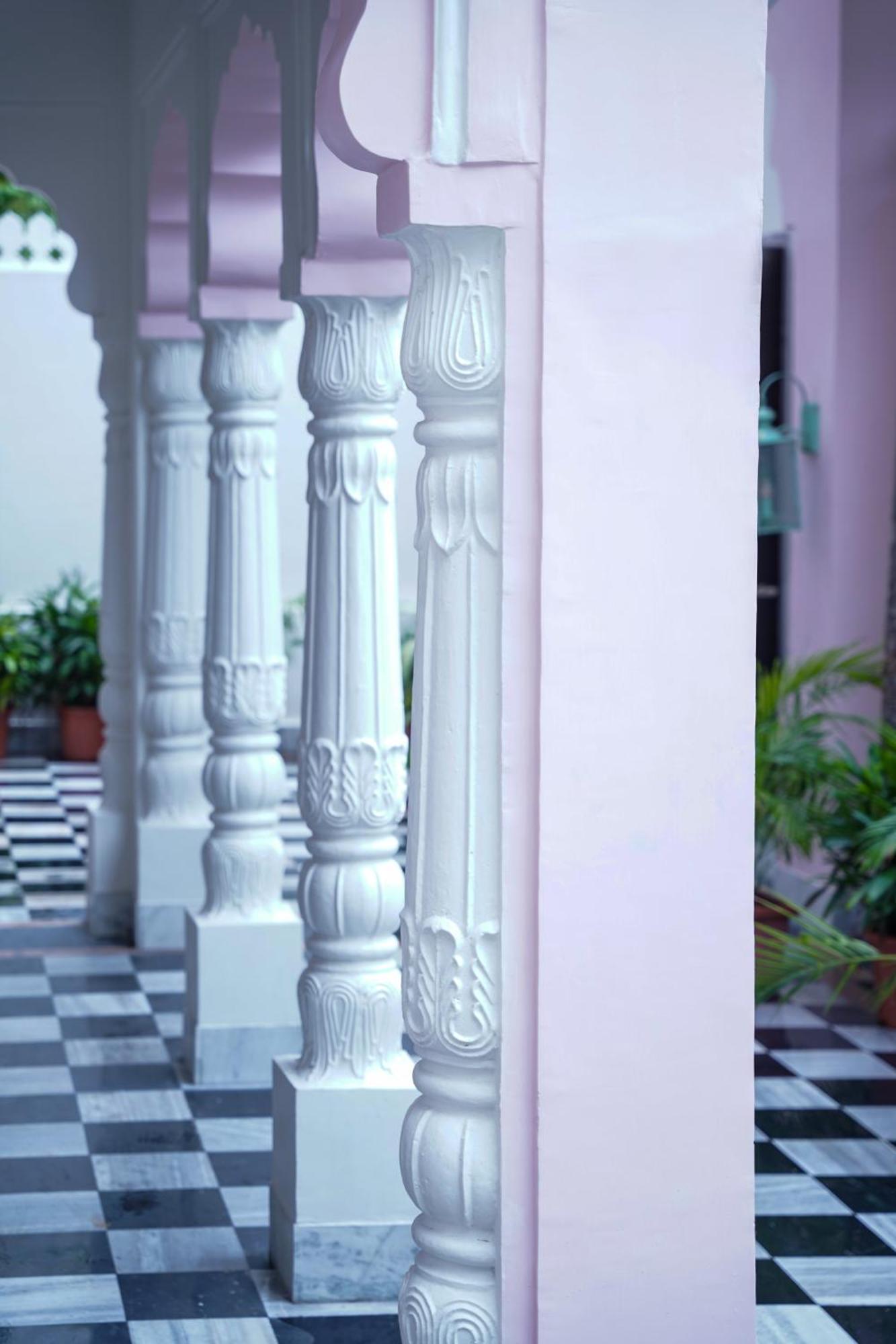 Dev Mahal - A Boutique Heritage Hotel ジャイプール エクステリア 写真