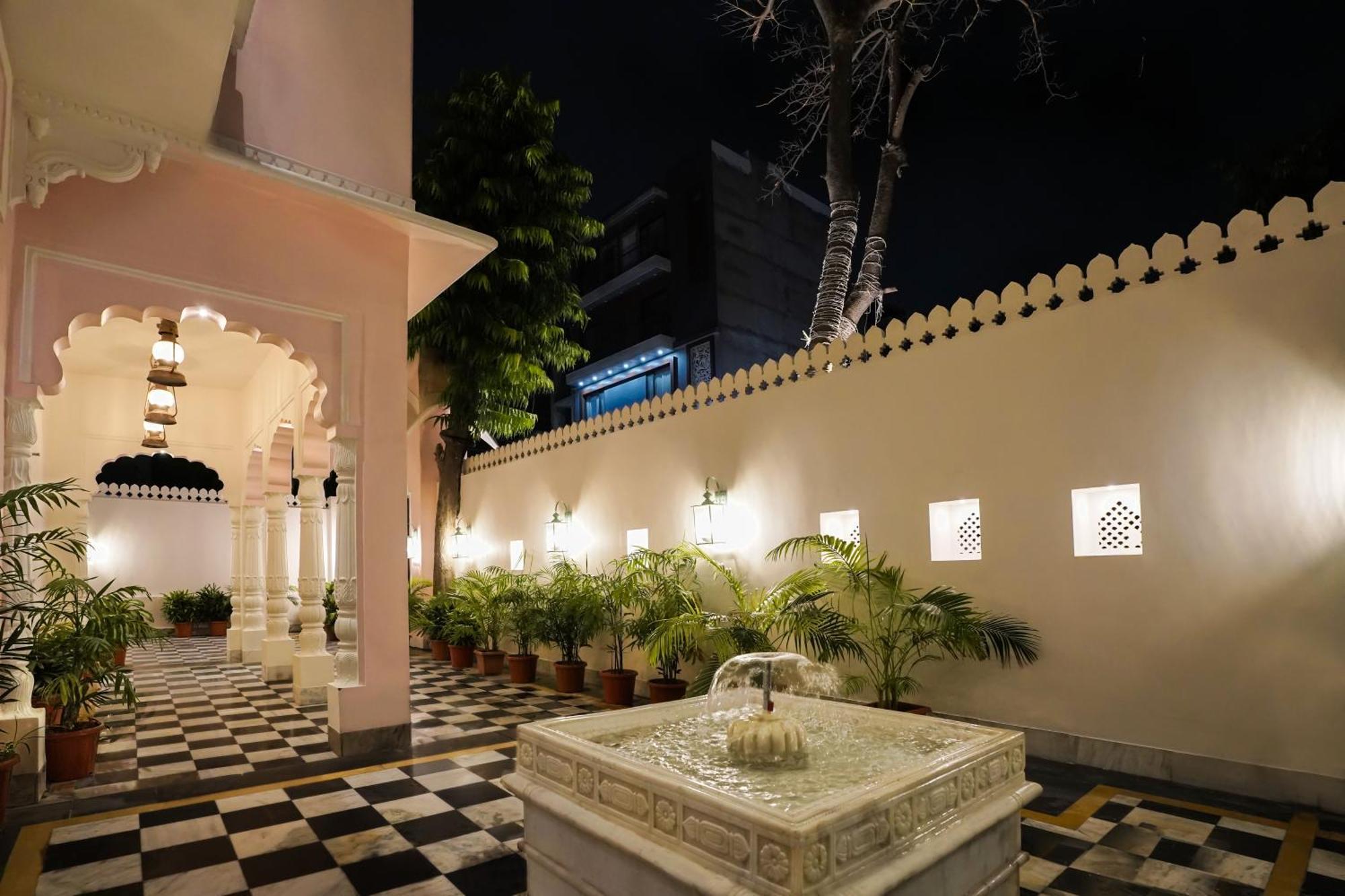 Dev Mahal - A Boutique Heritage Hotel ジャイプール エクステリア 写真